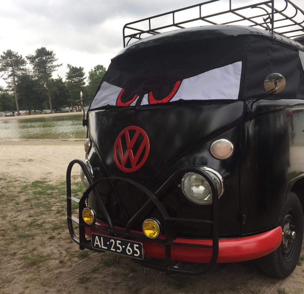 Buseyes Angry Frontscheiben Cover schwarz, passend für VW Bus T1