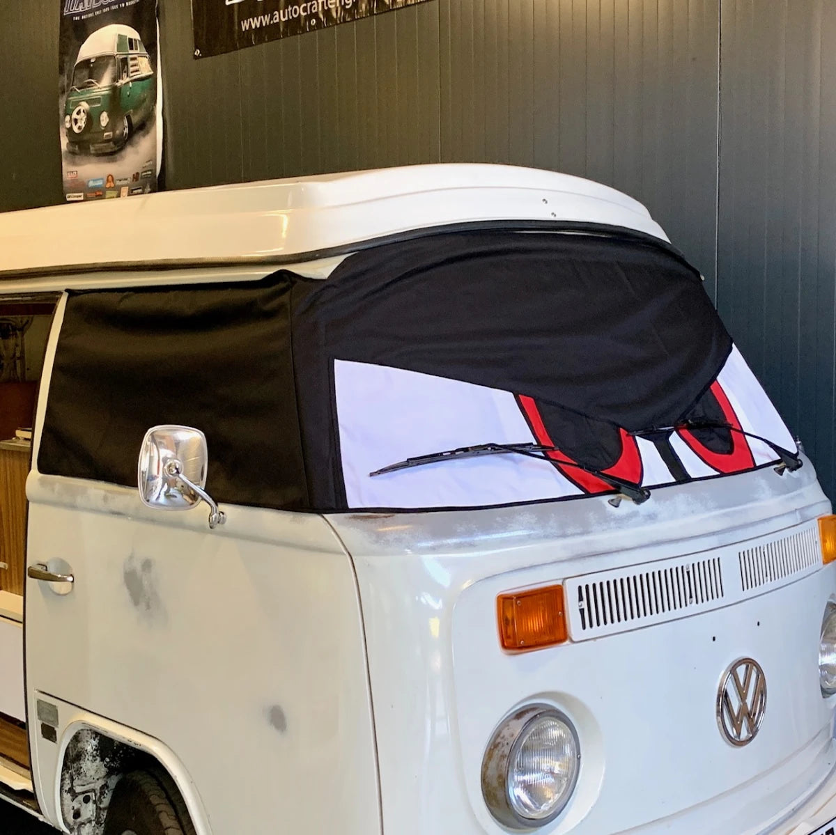 Buseyes Angry Frontscheiben Cover schwarz, passend für VW Bus T2